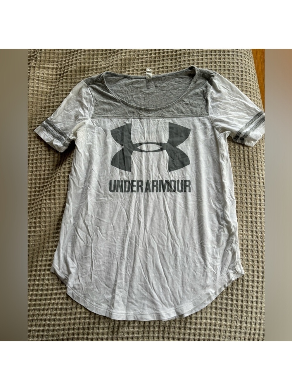 Under Armour tshirt